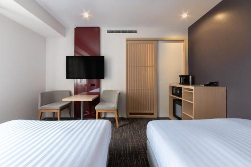 Superior Twin Room image 10