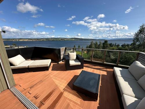 Instalaciones, En perle på Gjøvik, nær populær strand ved Mjøsa (En perle pa Gjøvik, nær populær strand ved Mjøsa) in Gjovik