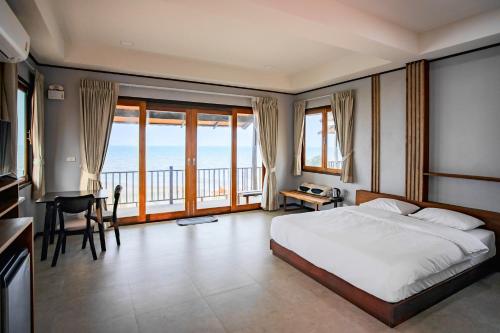 Laemsui Beach in Surat Thani