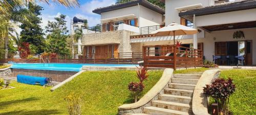 VILLA - MER - PISCINE - JARDIN in Foulpointe