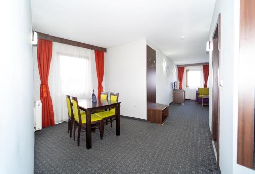 One-Bedroom Apartment image 6