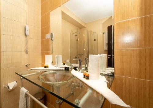One-Bedroom Apartment image 1