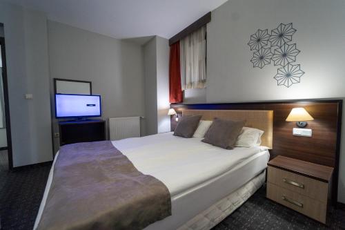 One-Bedroom Apartment image 10
