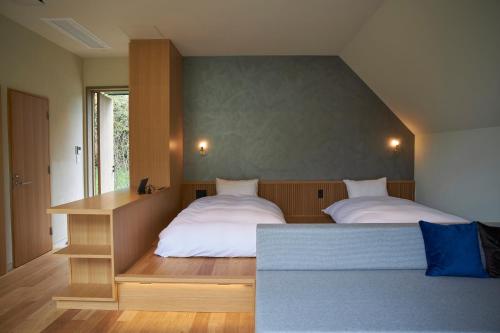 3 twin beds, 1 sofa bed