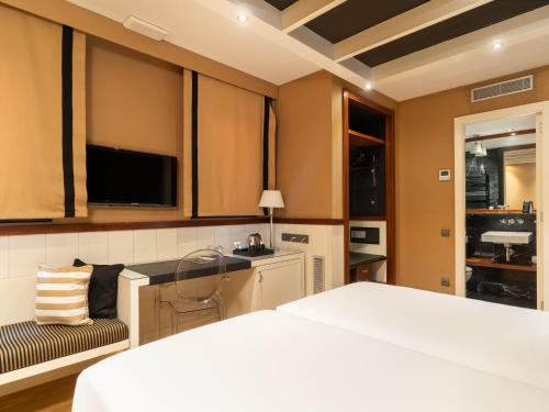 U232 Hotel - image 13