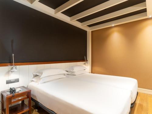 U232 Hotel - image 11