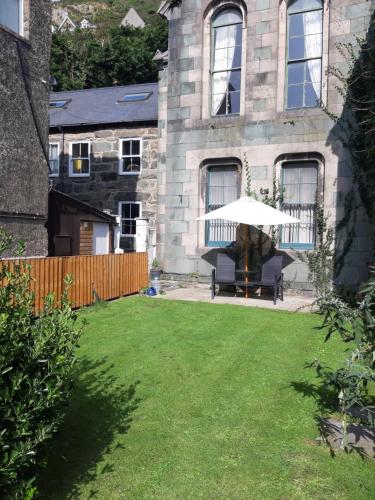 Ground Floor Barmouth Centre Apartment With Garden