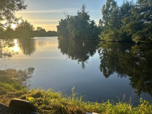 Jacuzzi mobile home bordure de lac