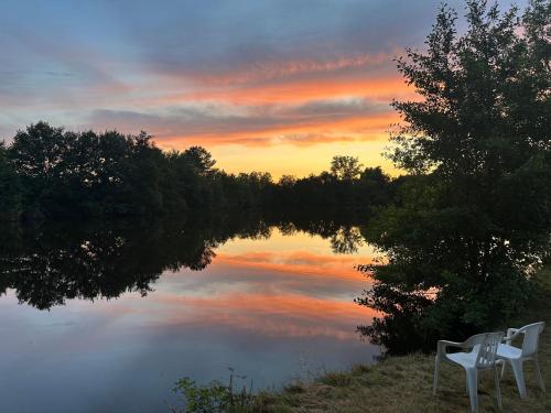 Jacuzzi mobile home bordure de lac