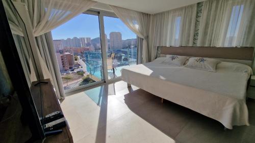 APARTAMENTOS OASIS DE LA CALA in Playa de Poniente