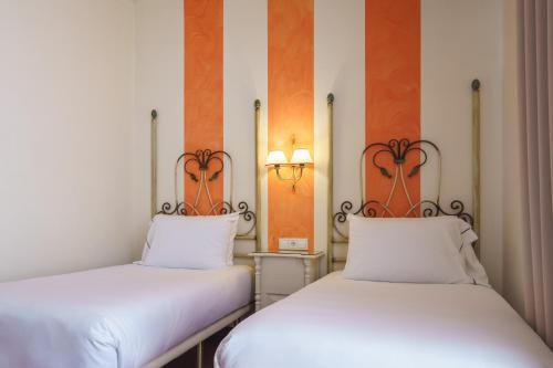 2 twin beds