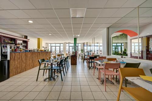 Ресторант, Hotel Camille in Свети-Мари-дьо-ла-Мер