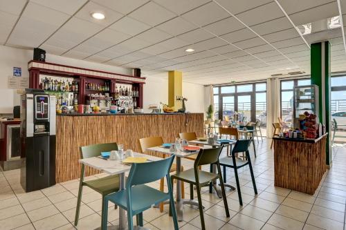 Храна и напитки, Hotel Camille in Свети-Мари-дьо-ла-Мер