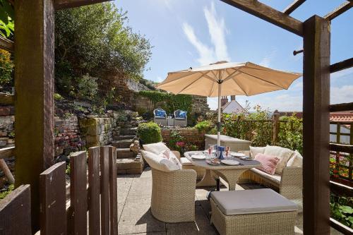 Host & Stay - Voyagers' View, Whitby (photo 3)