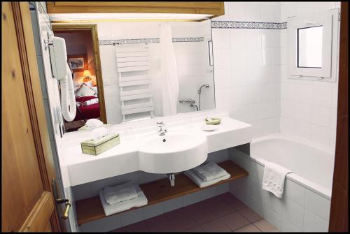 Classic Double Room (2 adults)