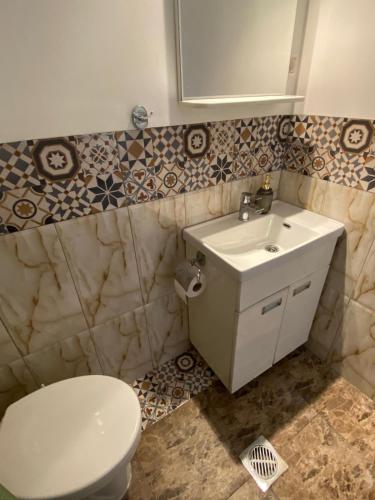 LEO Apartment - image 2