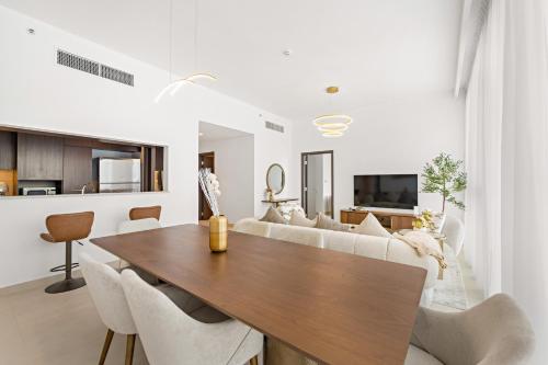 3BR plus maid's room with Burj Khalifa views, Дубай (фото 8)