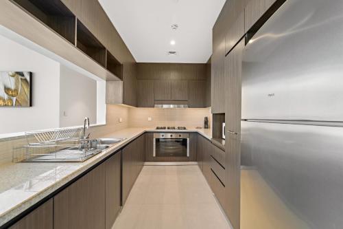 2BR Stunning Burj Khalifa View|Dubai Mall Access - image 7