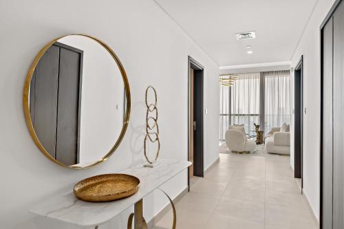 2BR Stunning Burj Khalifa View|Dubai Mall Access - image 8
