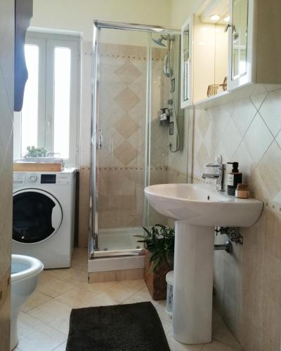 Confortable house with wonderful terrace A C e WI FI, Roma (foto 5)