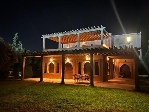 Superbe Villa Panoramique à 8 Minutes du Centre-Ville