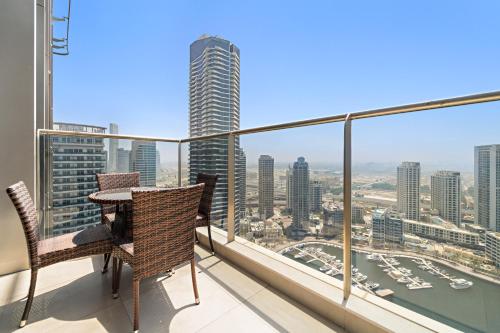 Waterfront View 1BR APT with Gym, Pool & Sauna, Dubaj (zdjęcie 4)