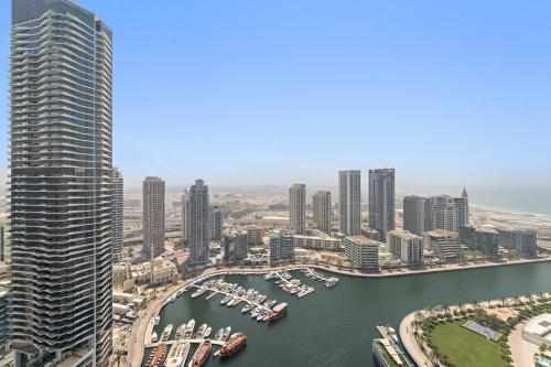 Waterfront View 1BR APT with Gym, Pool & Sauna, Dubaj (zdjęcie 8)