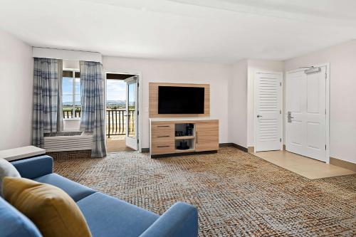 Hampton Inn Morgan Hill - image 12