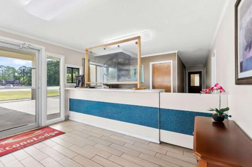 Econo Lodge Saint George - image 11