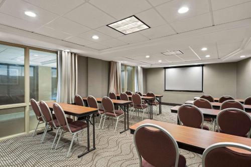 Comfort Suites Hummelstown - image 11