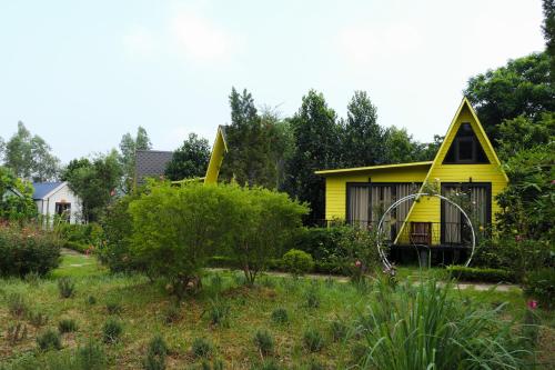 2 bedrooms, 4 beds