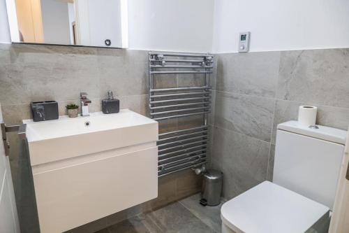Central Flat, Free Parking, Ideal for Contractors, Рединг (фото 8)