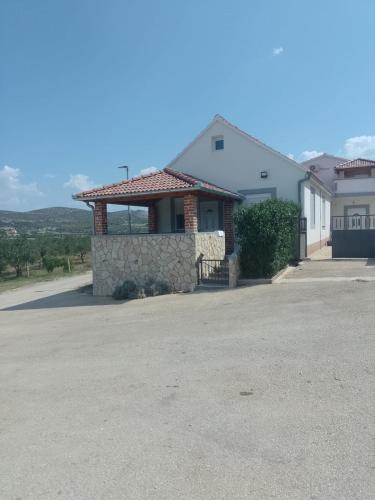 Фасада на хотела, Lavanda in Vrana