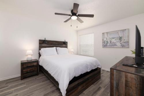 Comfortable 2BR - Pool Near Major Attractions in New Braunfels, USA