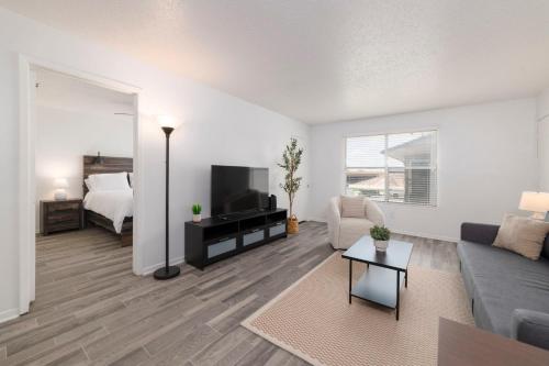 Comfortable 2BR - Pool Near Major Attractions in New Braunfels, USA