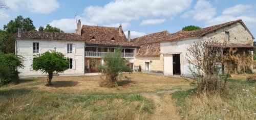 A szálláshely kívülről, Domaine du Baron in Saint Front De Pradoux