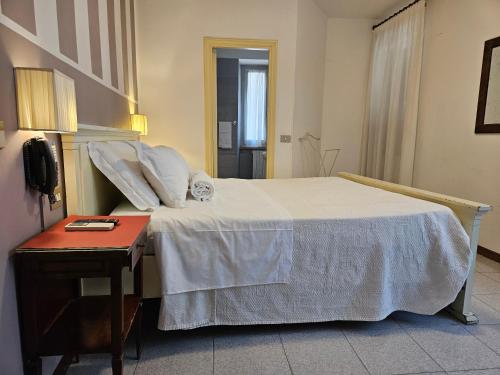 Large Double Room image 4