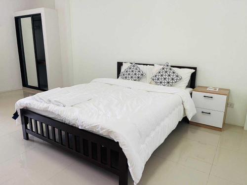 เดอะ เชฟ โฮเทล (The Chev Hotel) in ลพบุรี