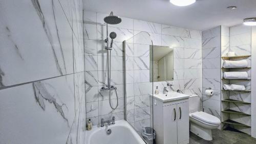 Churchill Brighton - image 3