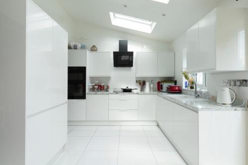Kitchen, Wavertree Hotel in London