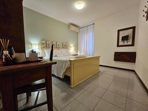Double Room image 2