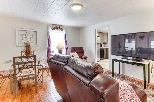 Charming Hillsboro Home Less Than 1 Mi to Downtown! in Hillsboro, USA