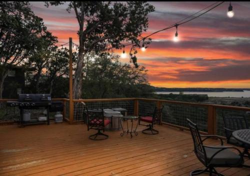 Canyon Lake luxury getaway, hot tub with Lakeview in Canyon Lake, USA