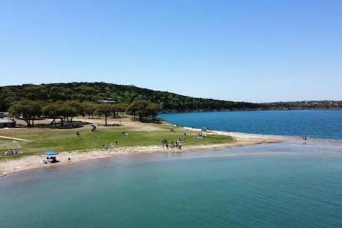 Canyon Lake luxury getaway, hot tub with Lakeview in Canyon Lake, USA