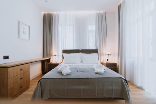 King Room with Balcony image 5