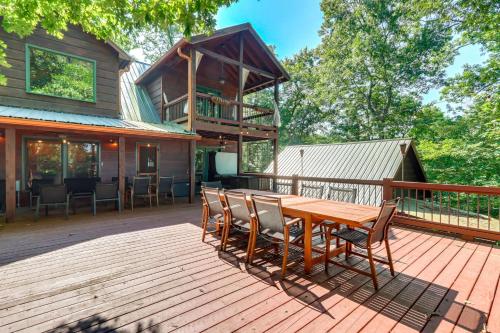 Ellijay Escape with Spacious Deck and Private Hot Tub! in Ellijay, USA