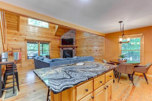Ellijay Escape with Spacious Deck and Private Hot Tub! in Ellijay, USA