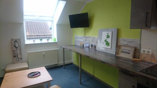 廚房, Zweibettzimmer mit Gemeinschaftsküche und Gemeinschaftsbädern (Zweibettzimmer mit Gemeinschaftskuche und Gemeinschaftsbadern) in 海恩斯坦-埃恩斯塔爾