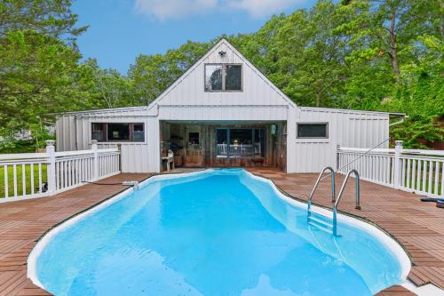 Tree Canopy Oasis in Схід Квог