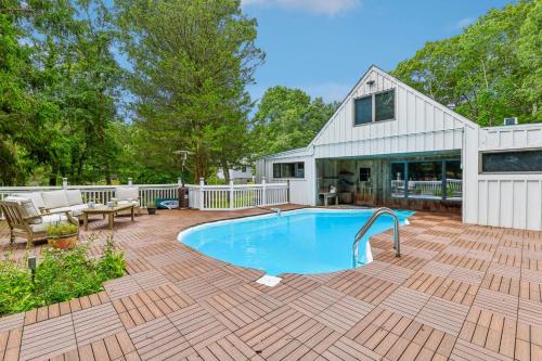 Tree Canopy Oasis in Схід Квог